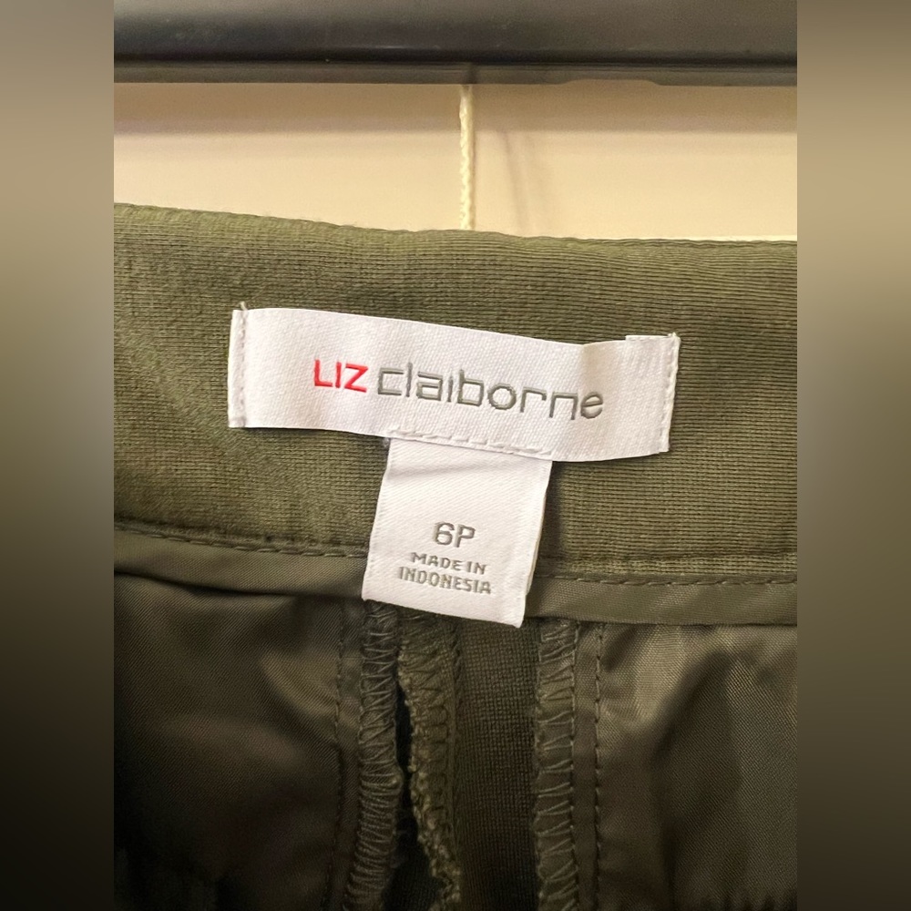 Liz Claiborne Green Cropped Dress Pants Size 6 Petite - 6P - Picture 4 of 9